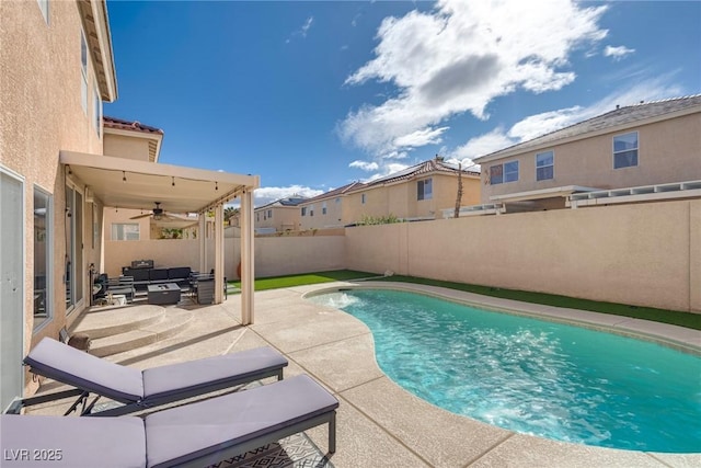 view of swimming pool with a fenced in pool, a patio, outdoor lounge area, a ceiling fan, and a fenced backyard