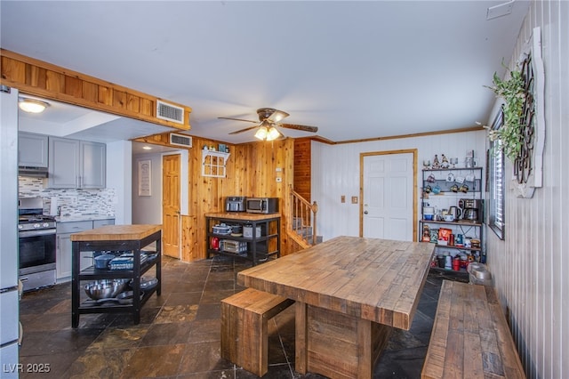 kitchen with visible vents, stainless steel appliances, light countertops, gray cabinetry, and under cabinet range hood