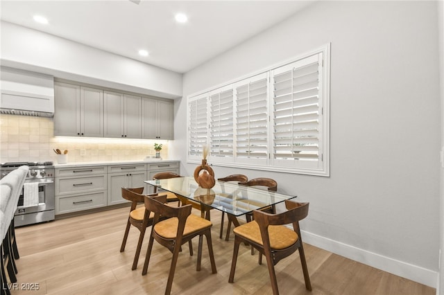 dining area with light wood finished floors, recessed lighting, and baseboards