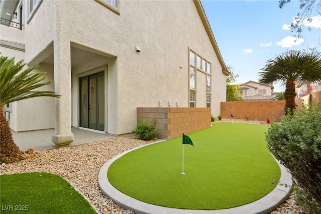 view of yard featuring a fenced backyard