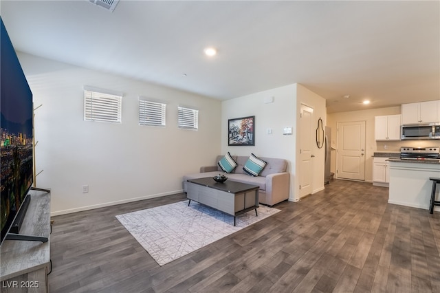 living room featuring recessed lighting, wood finished floors, visible vents, and baseboards