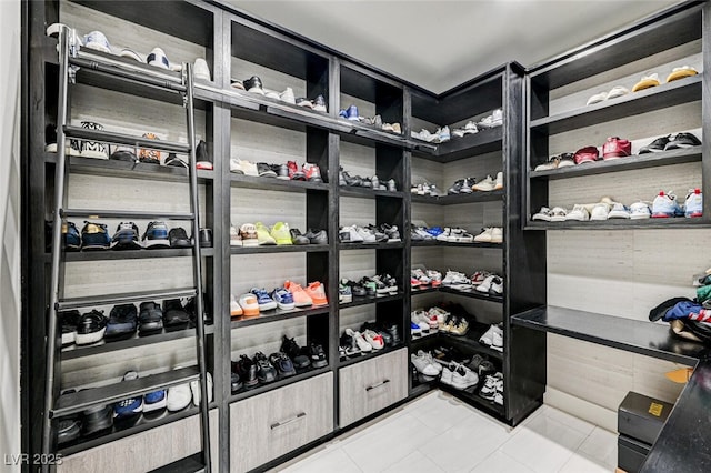 walk in closet featuring light tile patterned floors