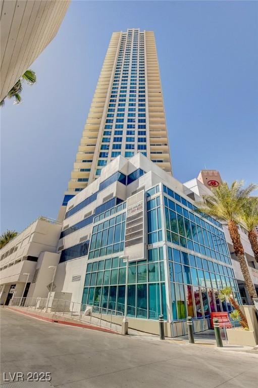 2700 Las Vegas Blvd Unit 1604, Las Vegas, NV 89109 - photo 14