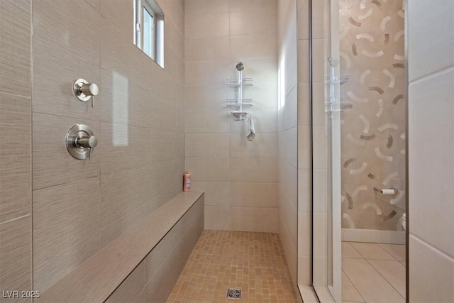 bathroom featuring tiled shower