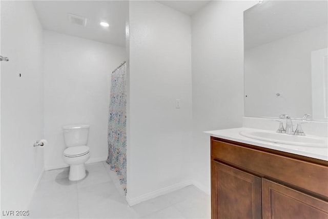 full bathroom featuring toilet, tile patterned floors, vanity, baseboards, and a shower with curtain