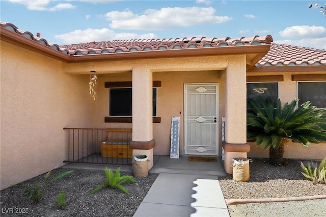 view of exterior entry with stucco siding