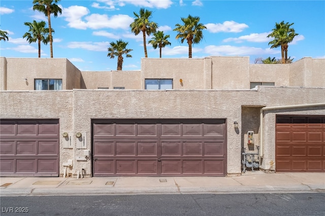 2667 Aracatuba Ave, Las Vegas, NV 89121 - view of garage