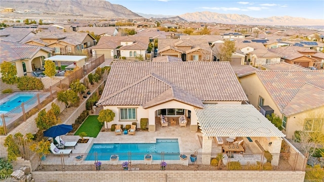 birds eye view of property featuring a mountain view and a residential view