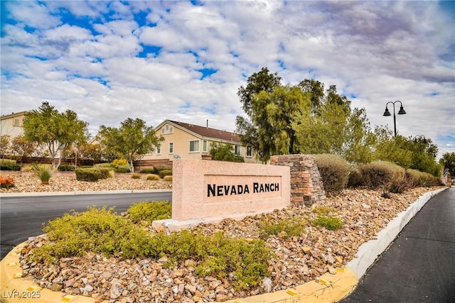 view of community / neighborhood sign