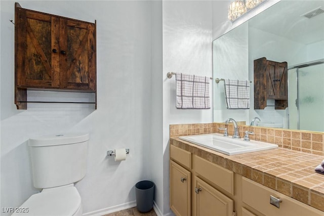 bathroom featuring toilet, vanity, visible vents, tasteful backsplash, and an enclosed shower