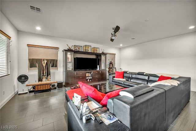 living area with baseboards, visible vents, a ceiling fan, and recessed lighting