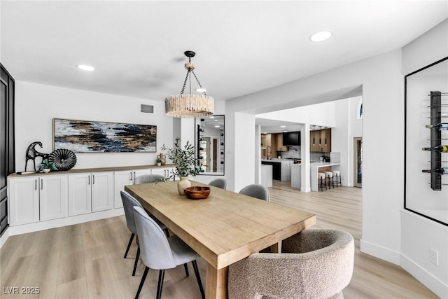 dining room with recessed lighting, baseboards, visible vents, and light wood finished floors