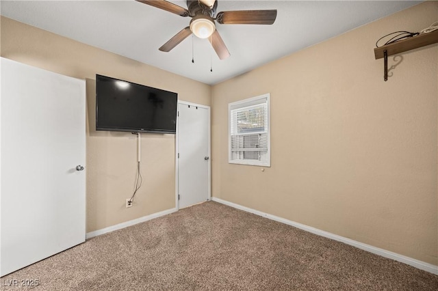 unfurnished bedroom featuring carpet, a closet, baseboards, and ceiling fan