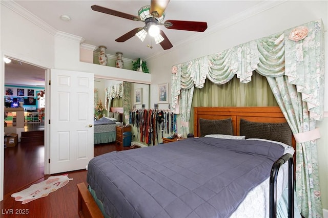 bedroom featuring ornamental molding, a closet, ceiling fan, and dark wood-style flooring