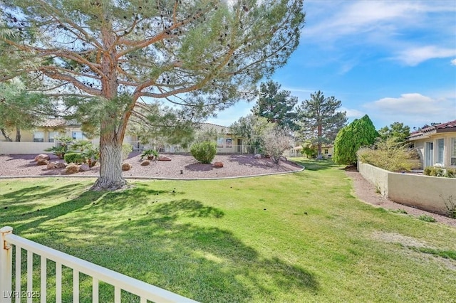 view of yard featuring a residential view