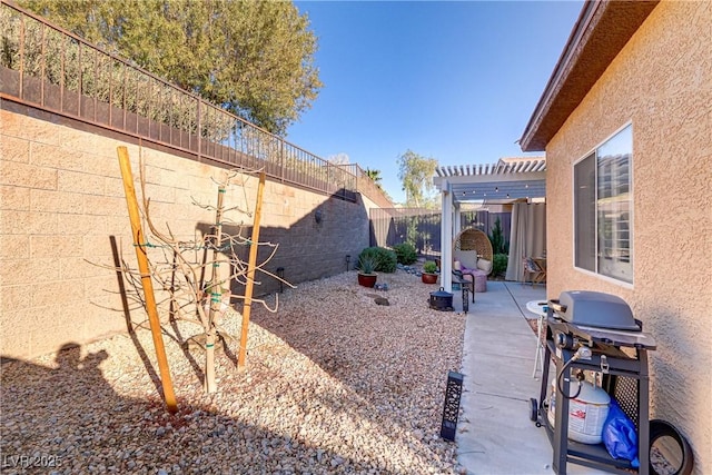 view of yard featuring a patio area, a fenced backyard, and a pergola