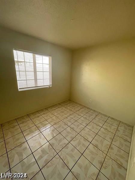 spare room with light tile patterned floors