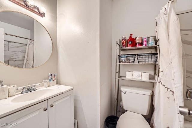 full bathroom with curtained shower, vanity, and toilet