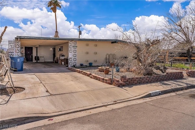 view of front of property featuring an attached carport and driveway