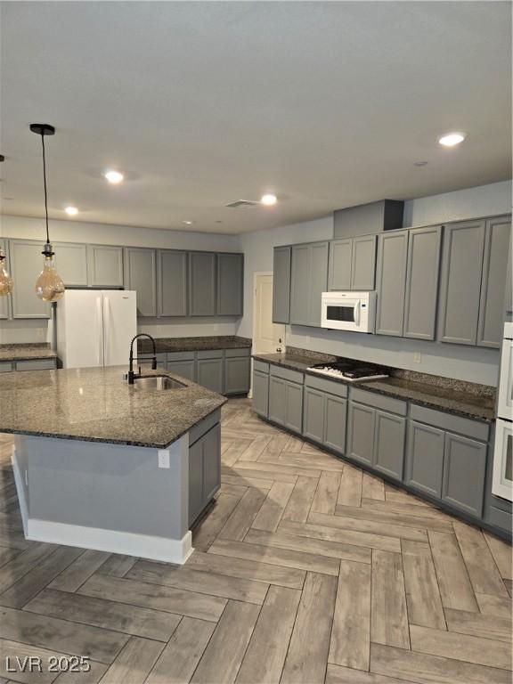 981 Soaring Moon Dr, Henderson, NV 89015 - kitchen featuring white appliances, a sink, gray cabinets, and recessed lighting