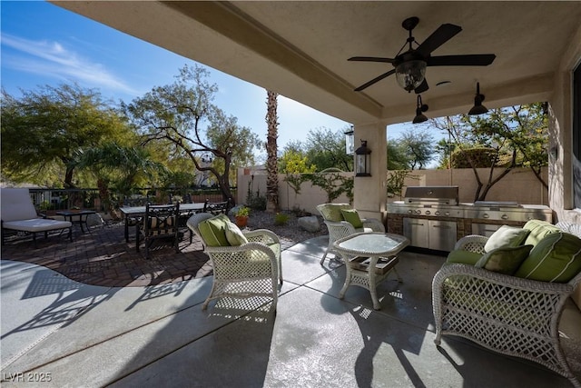 view of patio / terrace featuring an outdoor kitchen, a fenced backyard, outdoor dining area, and ceiling fan