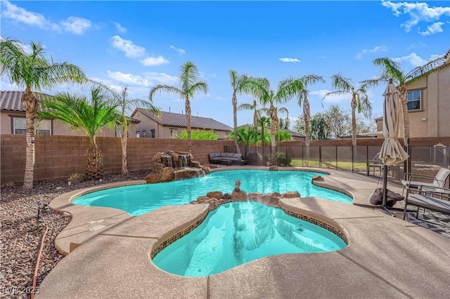 view of pool featuring a patio area, a fenced backyard, and a pool with connected hot tub