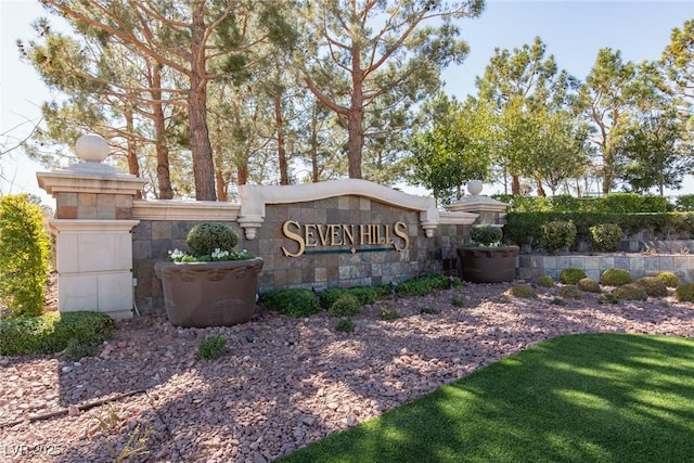 view of community / neighborhood sign