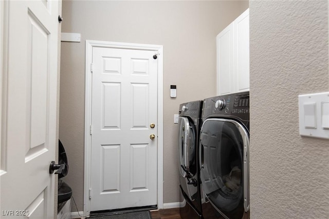 laundry room with cabinet space, baseboards, a textured wall, and independent washer and dryer