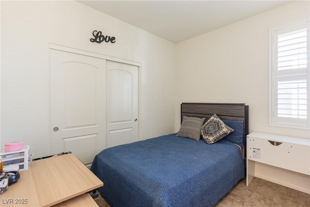 bedroom with a closet