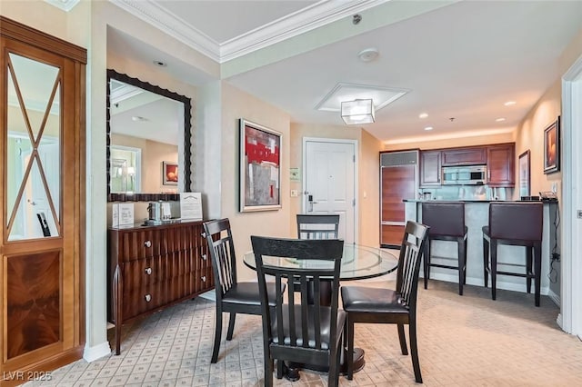 dining room with baseboards, recessed lighting, and crown molding