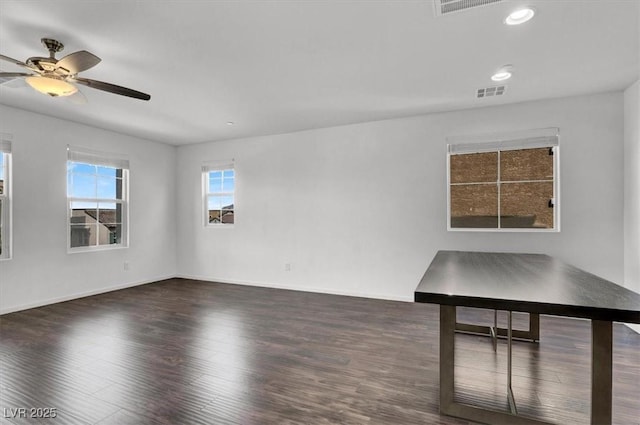 unfurnished room featuring recessed lighting, visible vents, dark wood-type flooring, ceiling fan, and baseboards