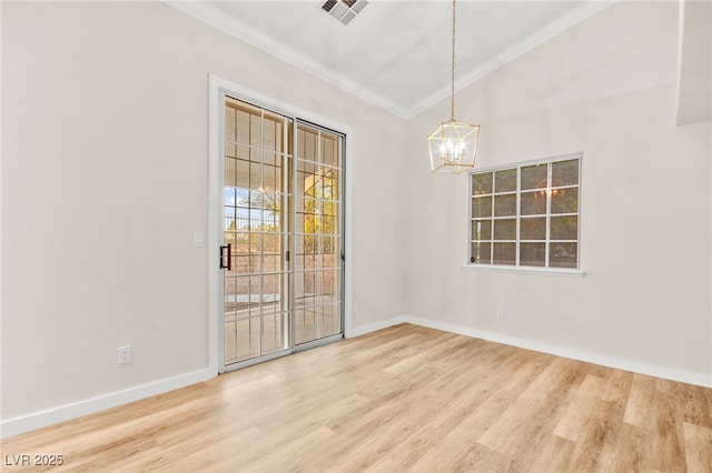 unfurnished room featuring visible vents, crown molding, an inviting chandelier, and wood finished floors