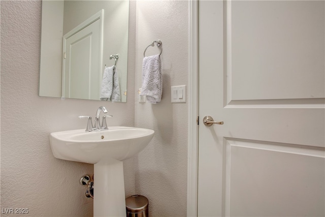 bathroom featuring a textured wall