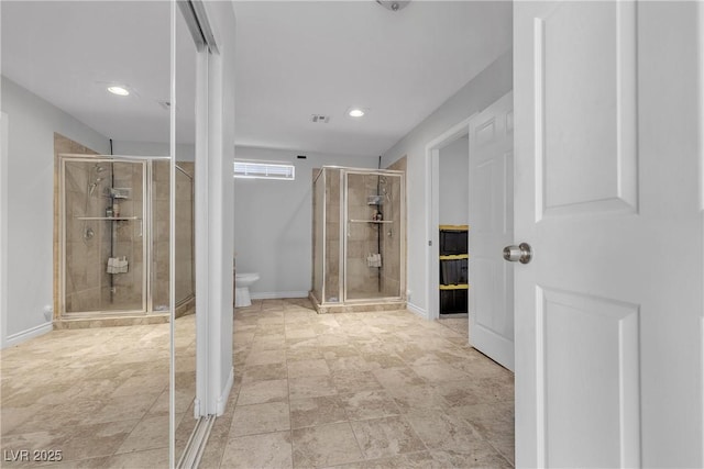 full bathroom with visible vents, baseboards, toilet, a shower stall, and recessed lighting