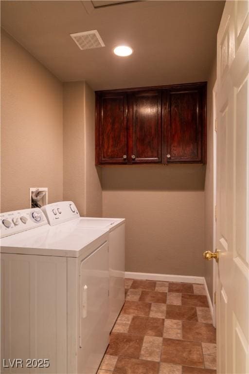 laundry room featuring cabinet space, baseboards, visible vents, independent washer and dryer, and recessed lighting