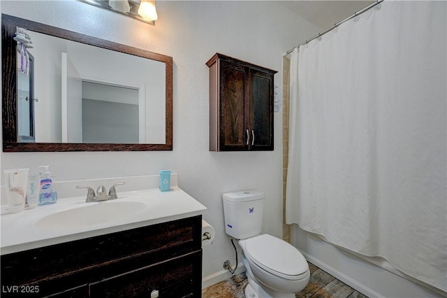 full bathroom with shower / tub combo, baseboards, vanity, and toilet