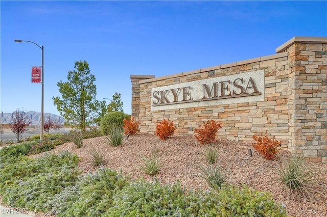 community sign featuring a mountain view