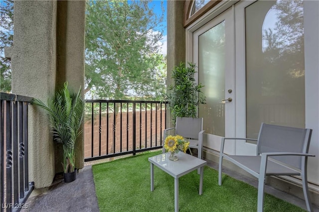 view of yard featuring a balcony