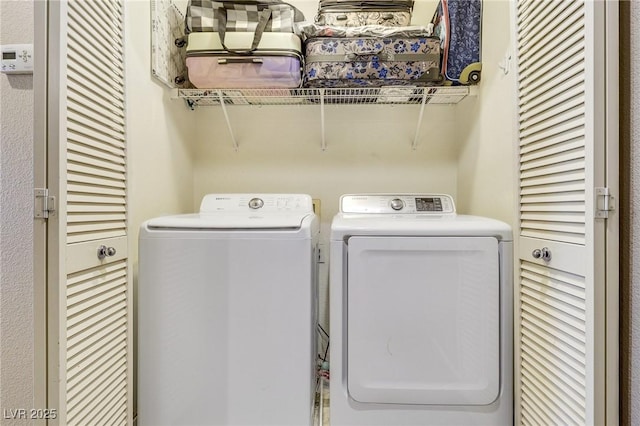 washroom with laundry area and washer and clothes dryer