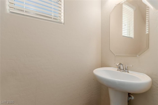 bathroom featuring a sink