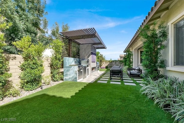 view of yard featuring a fenced backyard