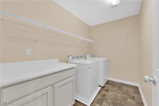 laundry room featuring stone finish floor, baseboards, visible vents, and independent washer and dryer