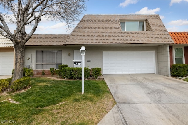 view of front of house featuring stucco siding, driveway, a front lawn, roof with shingles, and a garage