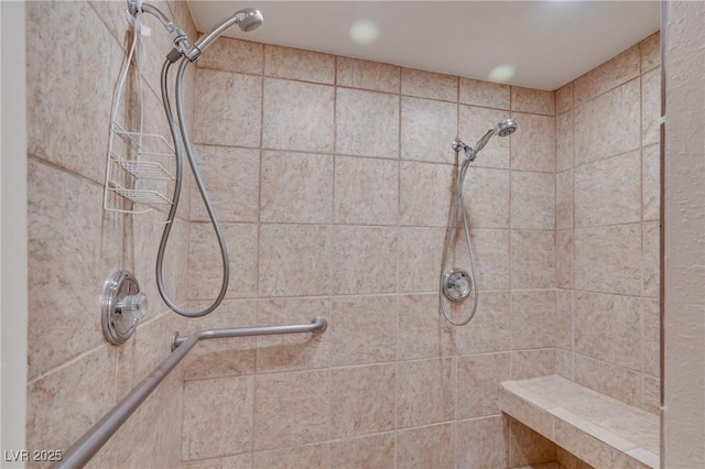 bathroom featuring a tile shower