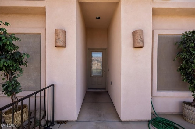 view of exterior entry featuring stucco siding