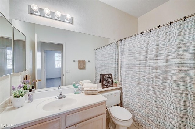 bathroom with toilet, a shower with curtain, and vanity