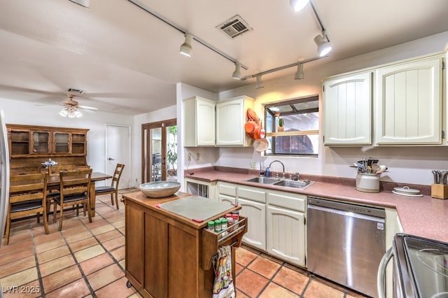 kitchen featuring visible vents, ceiling fan, stainless steel appliances, light countertops, and a sink