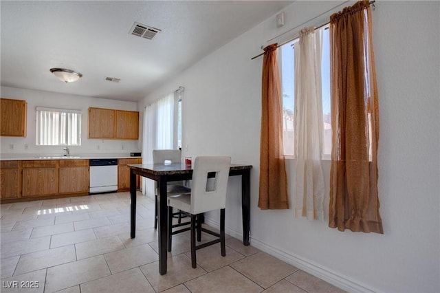 dining room featuring light tile patterned floors, baseboards, and visible vents