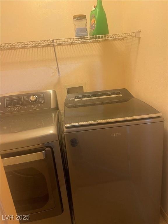 washroom with laundry area and washing machine and dryer