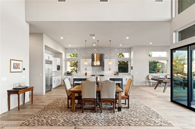 dining area with recessed lighting, visible vents, light wood-style flooring, and baseboards